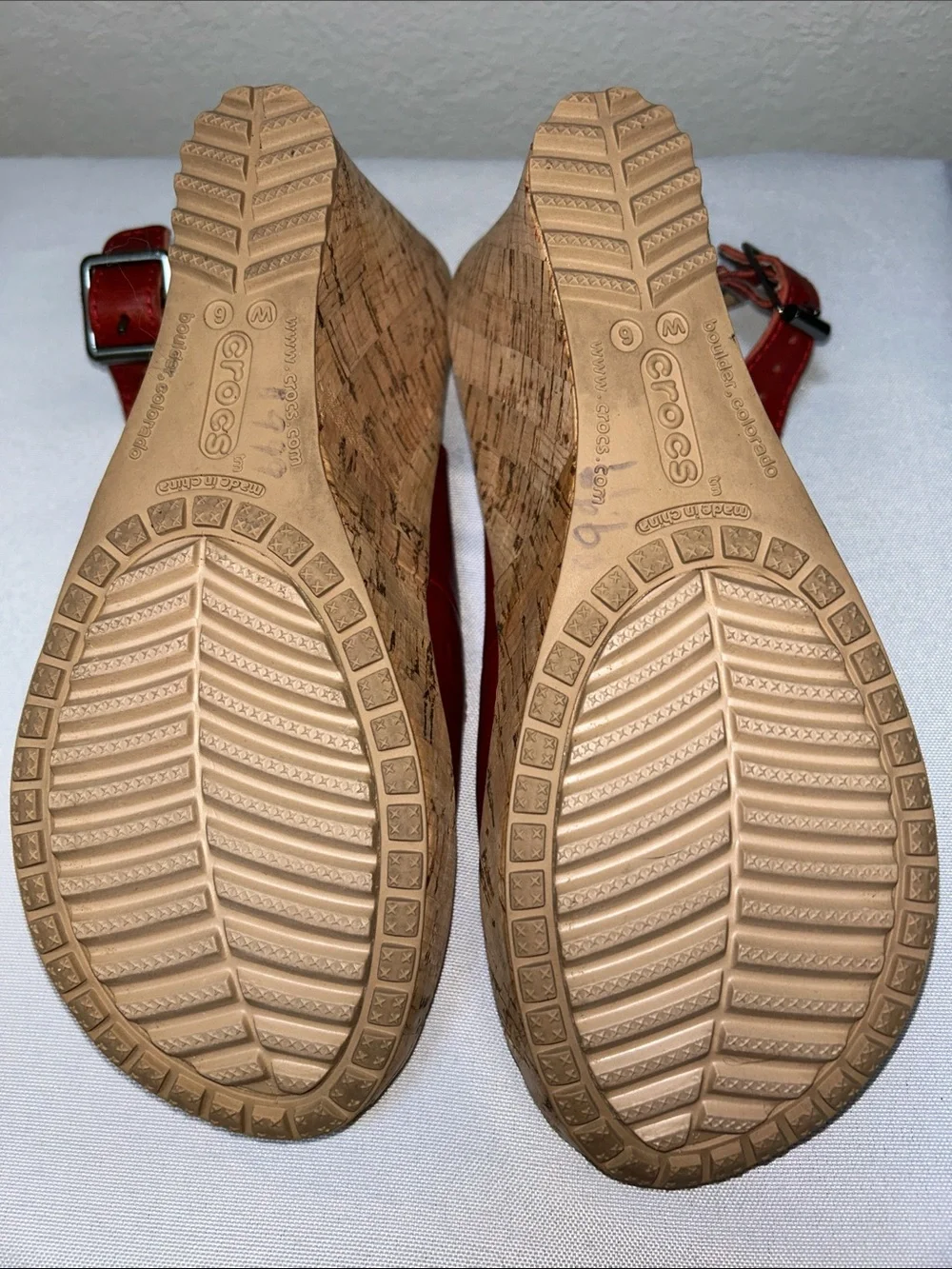 CROCS EUC Leigh Brick Red CorK Wedge Plaid Inside women’s 6